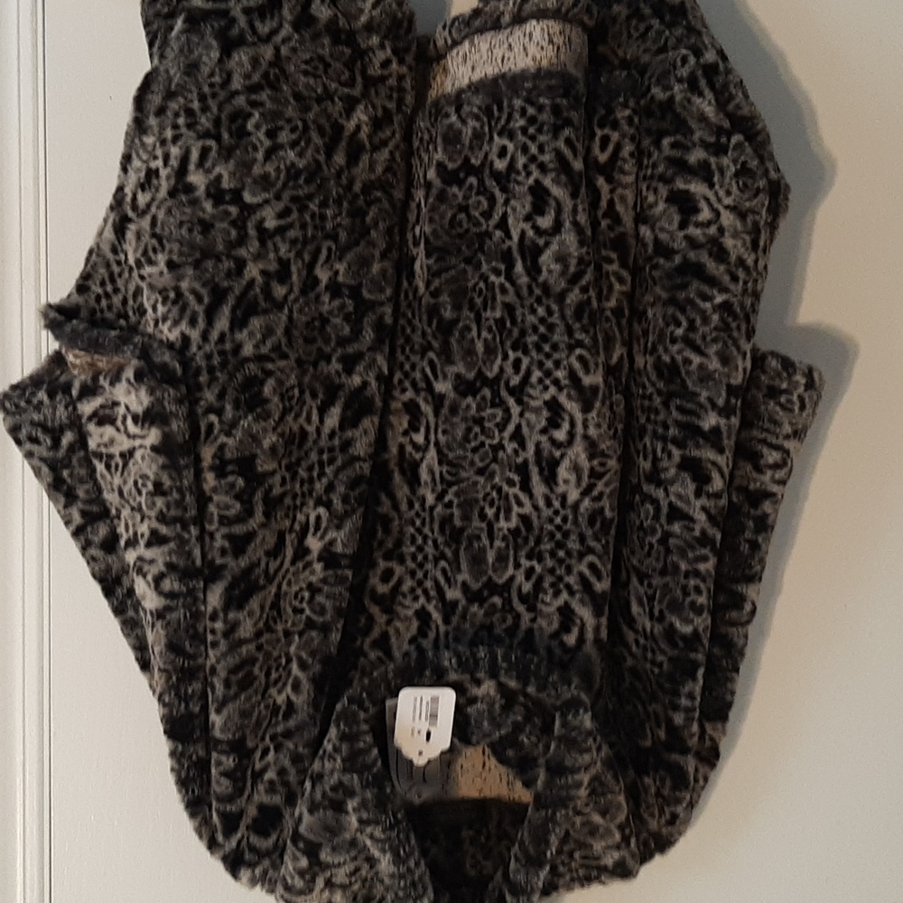 Faux fur Swiss poncho with pockets one size